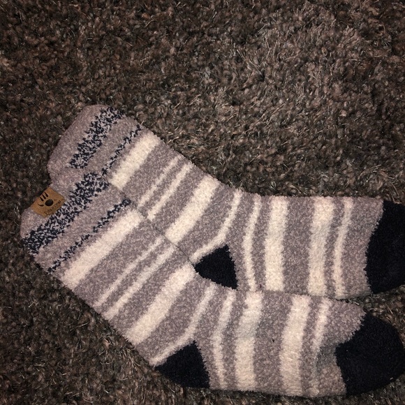 Never worn bear claw fuzzy socks - Picture 1 of 2